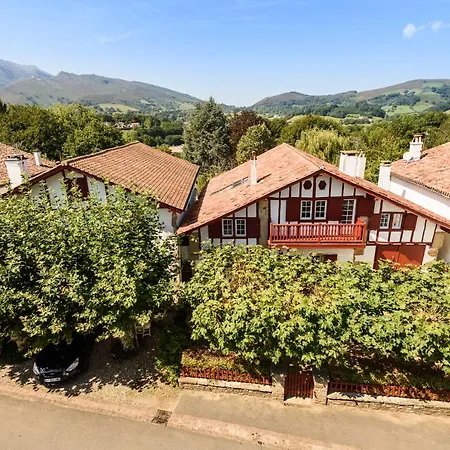 Maison Dominxenea ベッド・アンド・ブレックファスト サール