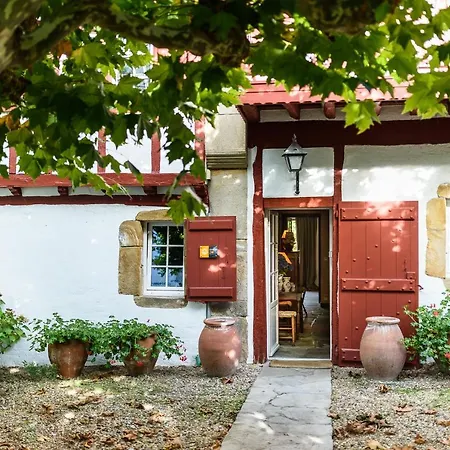 Maison Dominxenea ベッド・アンド・ブレックファスト 3*