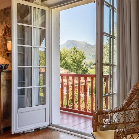 Maison Dominxenea Sare