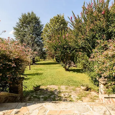 Maison Dominxenea Bed and Breakfast 3*