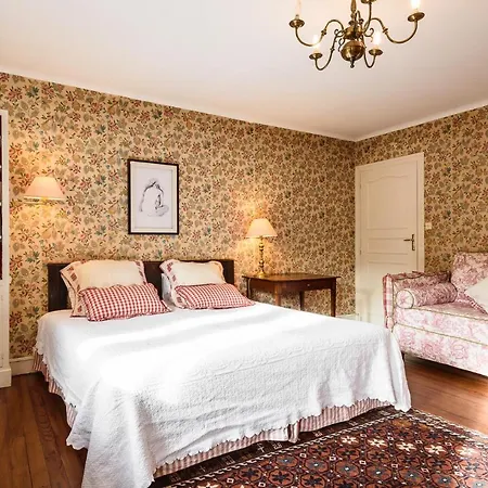 Maison Dominxenea 3* サール