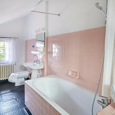 Maison Dominxenea 3* サール