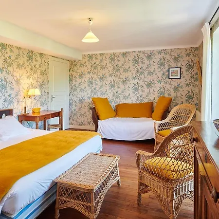 Maison Dominxenea 3*