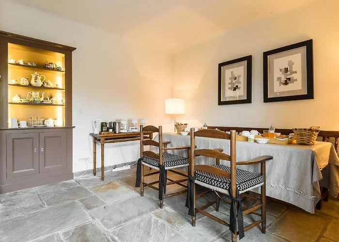 Frühstückspension Maison Dominxenea 3*